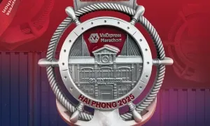 Huy chương VnExpress Marathon Hải Phòng thiết kế theo hình bánh lái tàu