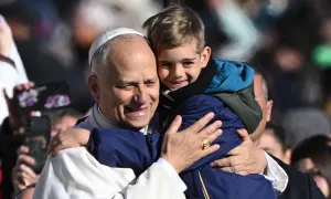 Giáo hoàng khuyên học sinh Mỹ không dùng AI giải bài tập